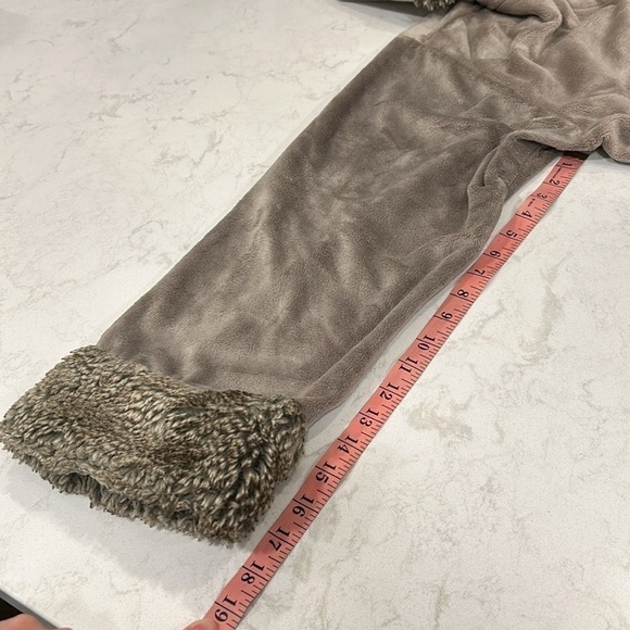 Pottery Barn Faux Fur Plush Hooded Bath Robe Medium - Picture 16 of 16